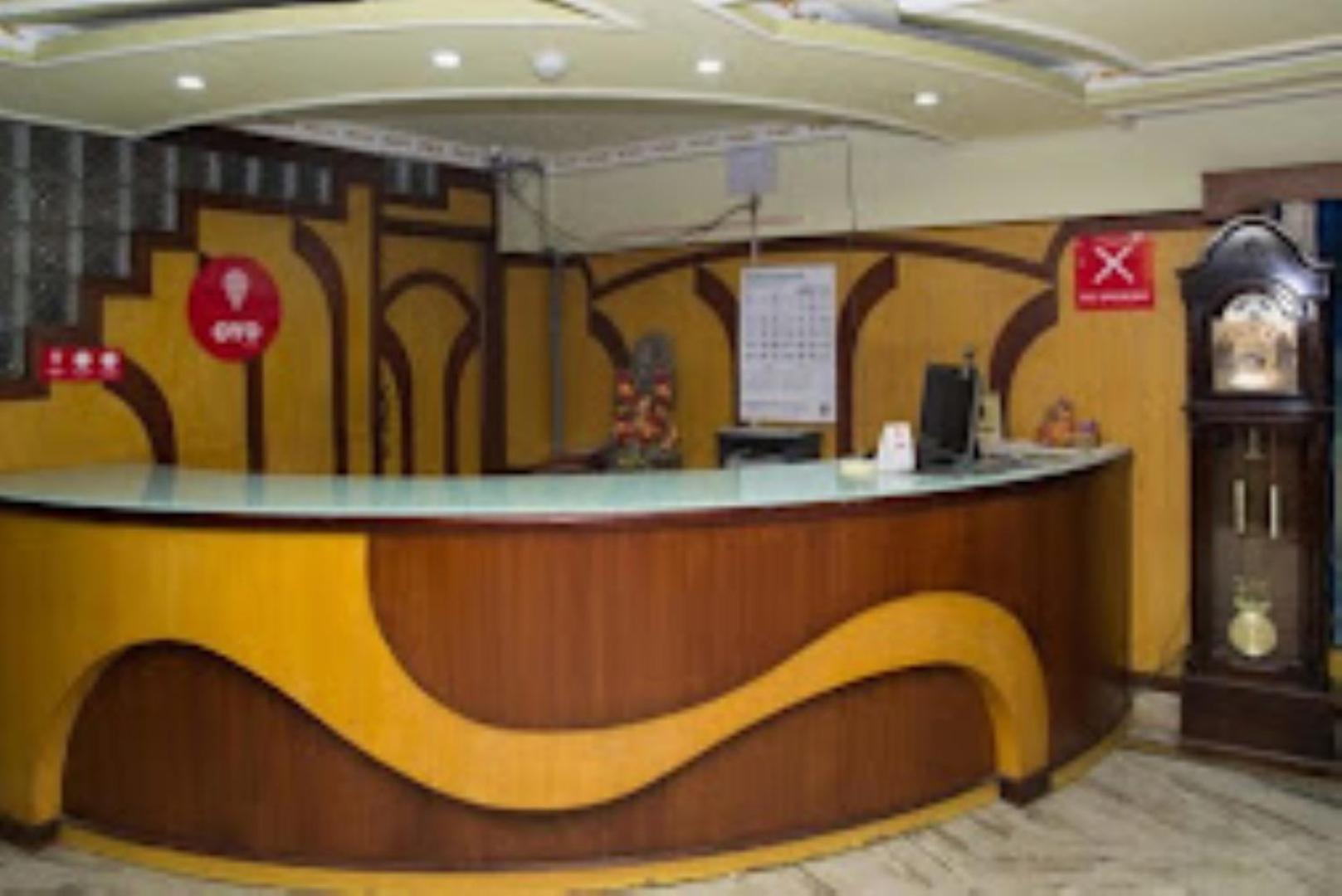 Gokul Plaza Hotell Bhubaneswar Exteriör bild