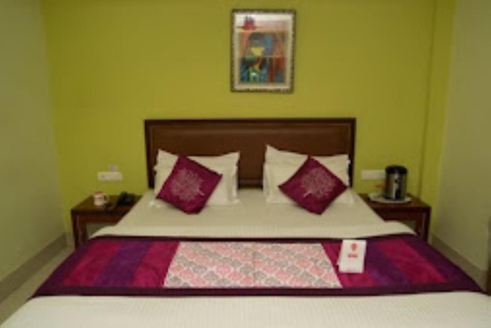 Gokul Plaza Hotell Bhubaneswar Exteriör bild