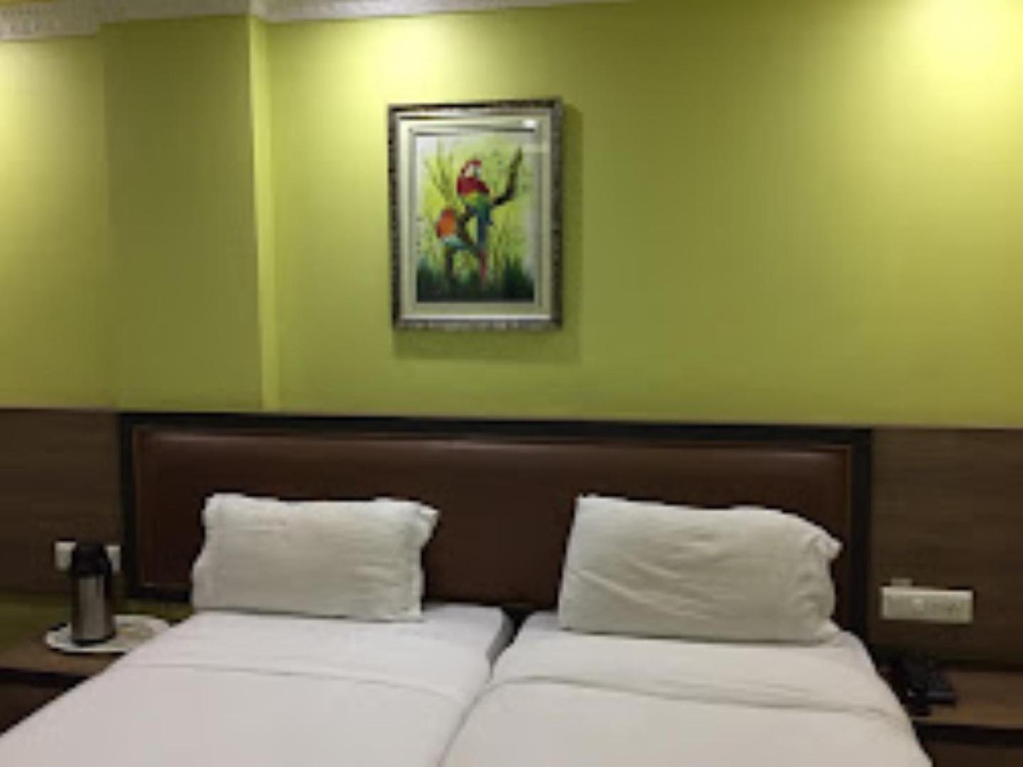 Gokul Plaza Hotell Bhubaneswar Exteriör bild