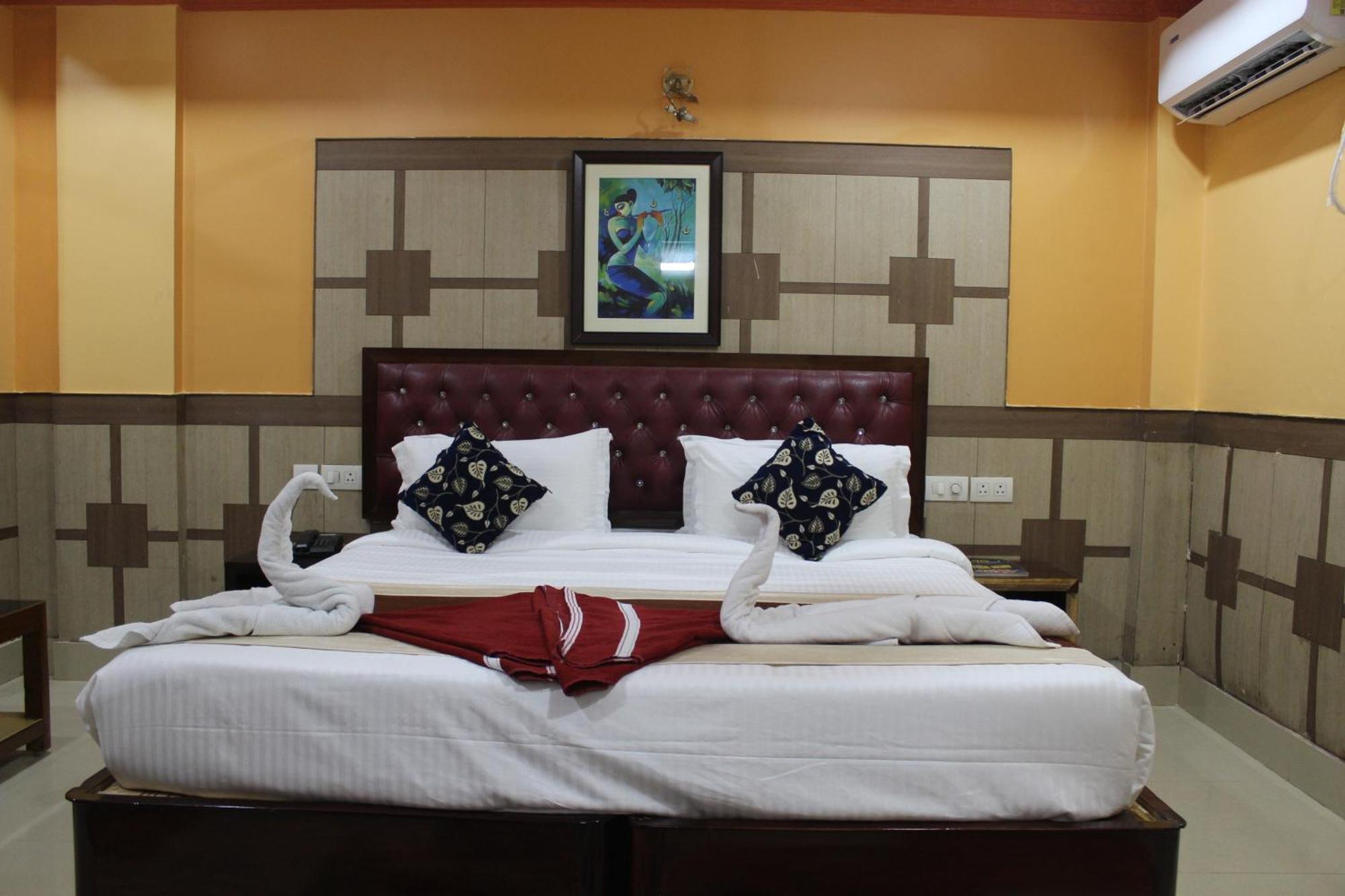 Gokul Plaza Hotell Bhubaneswar Exteriör bild