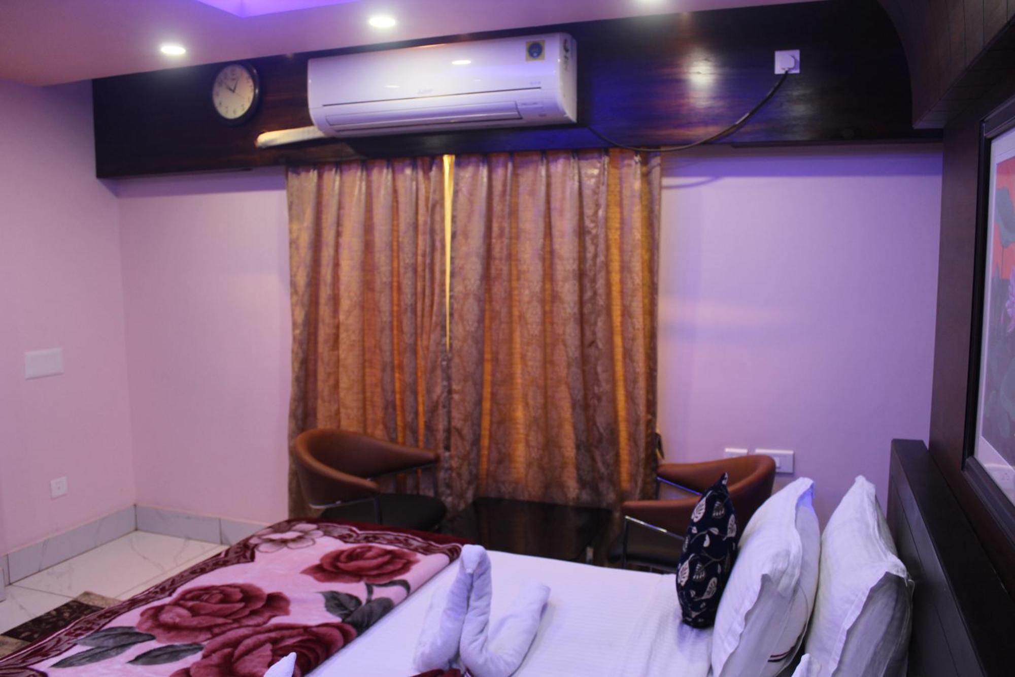 Gokul Plaza Hotell Bhubaneswar Exteriör bild