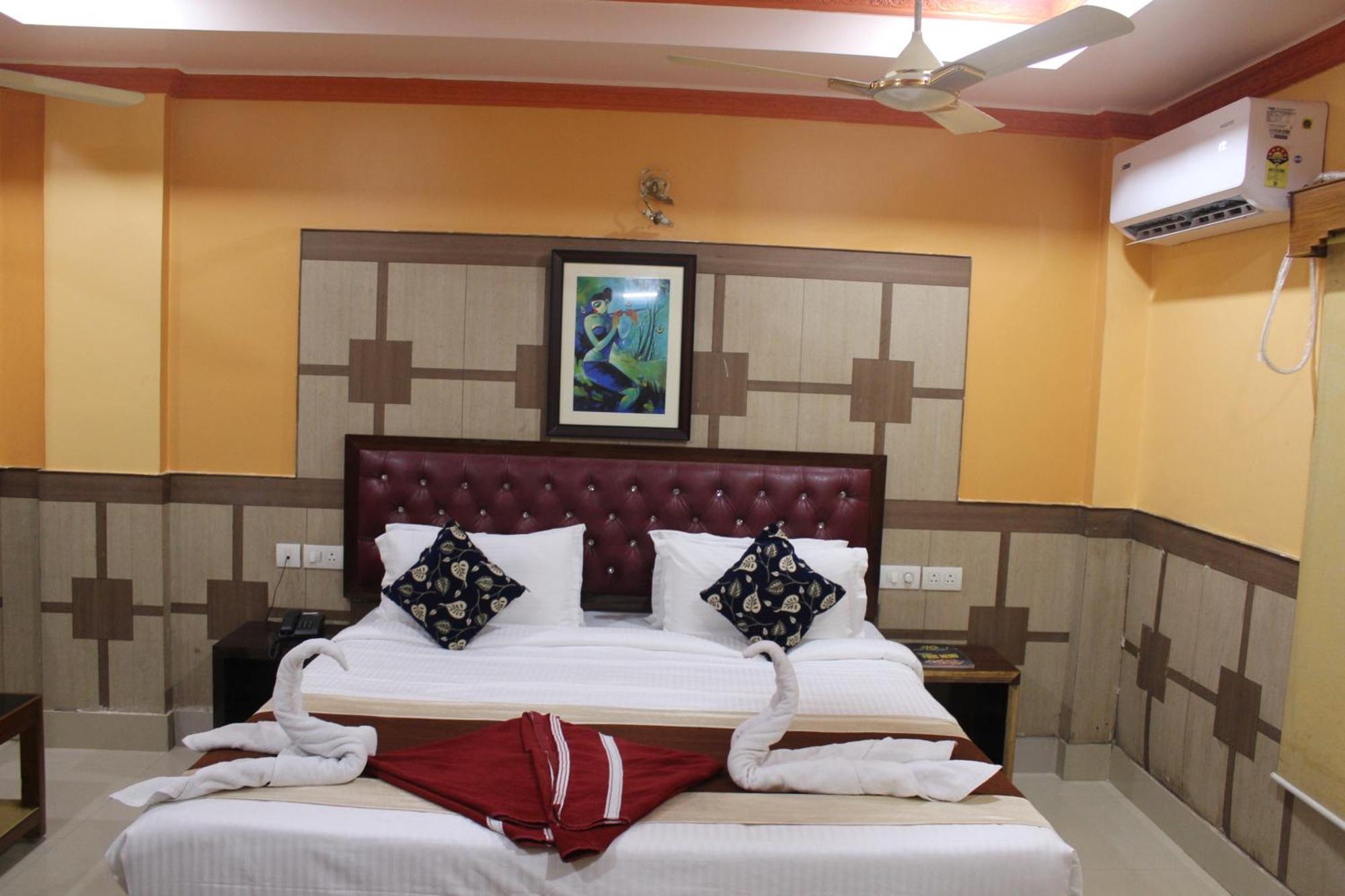 Gokul Plaza Hotell Bhubaneswar Exteriör bild