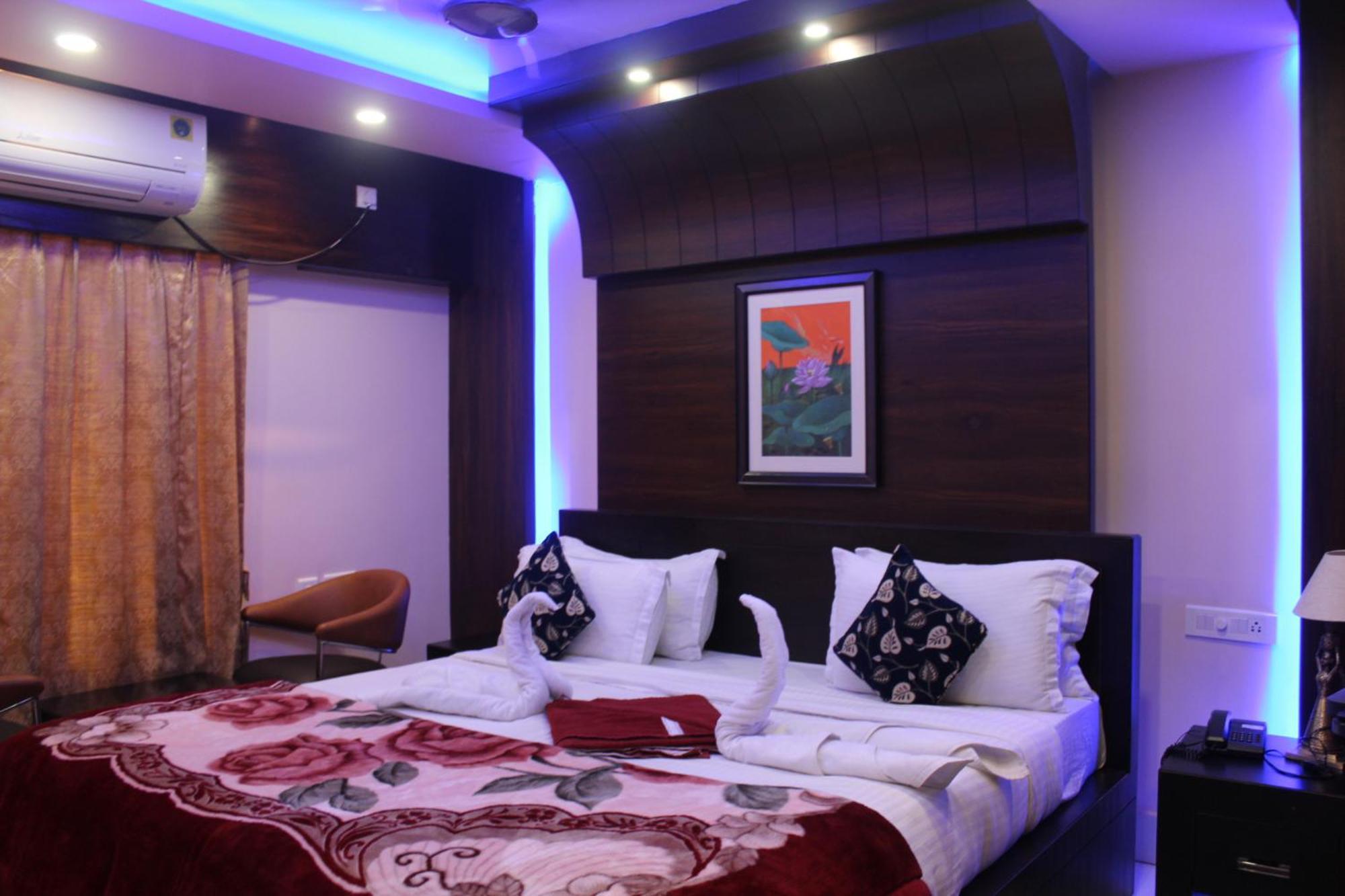 Gokul Plaza Hotell Bhubaneswar Exteriör bild