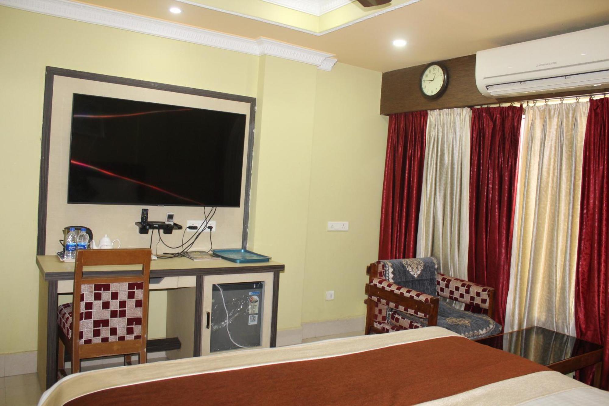 Gokul Plaza Hotell Bhubaneswar Exteriör bild