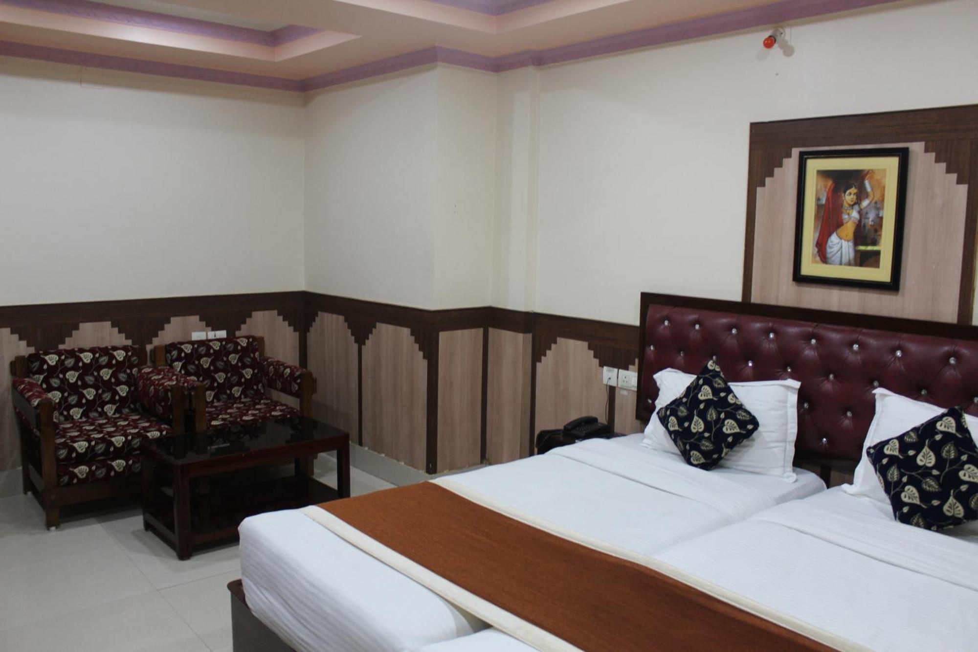 Gokul Plaza Hotell Bhubaneswar Exteriör bild