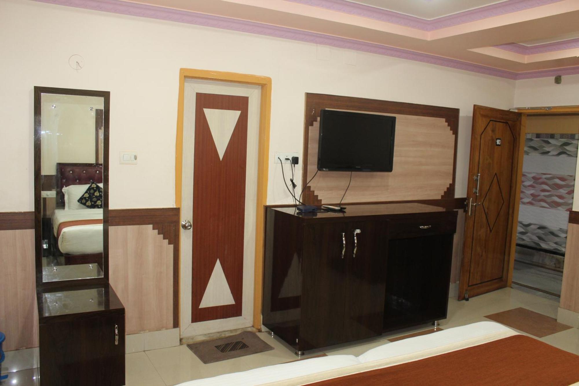 Gokul Plaza Hotell Bhubaneswar Exteriör bild