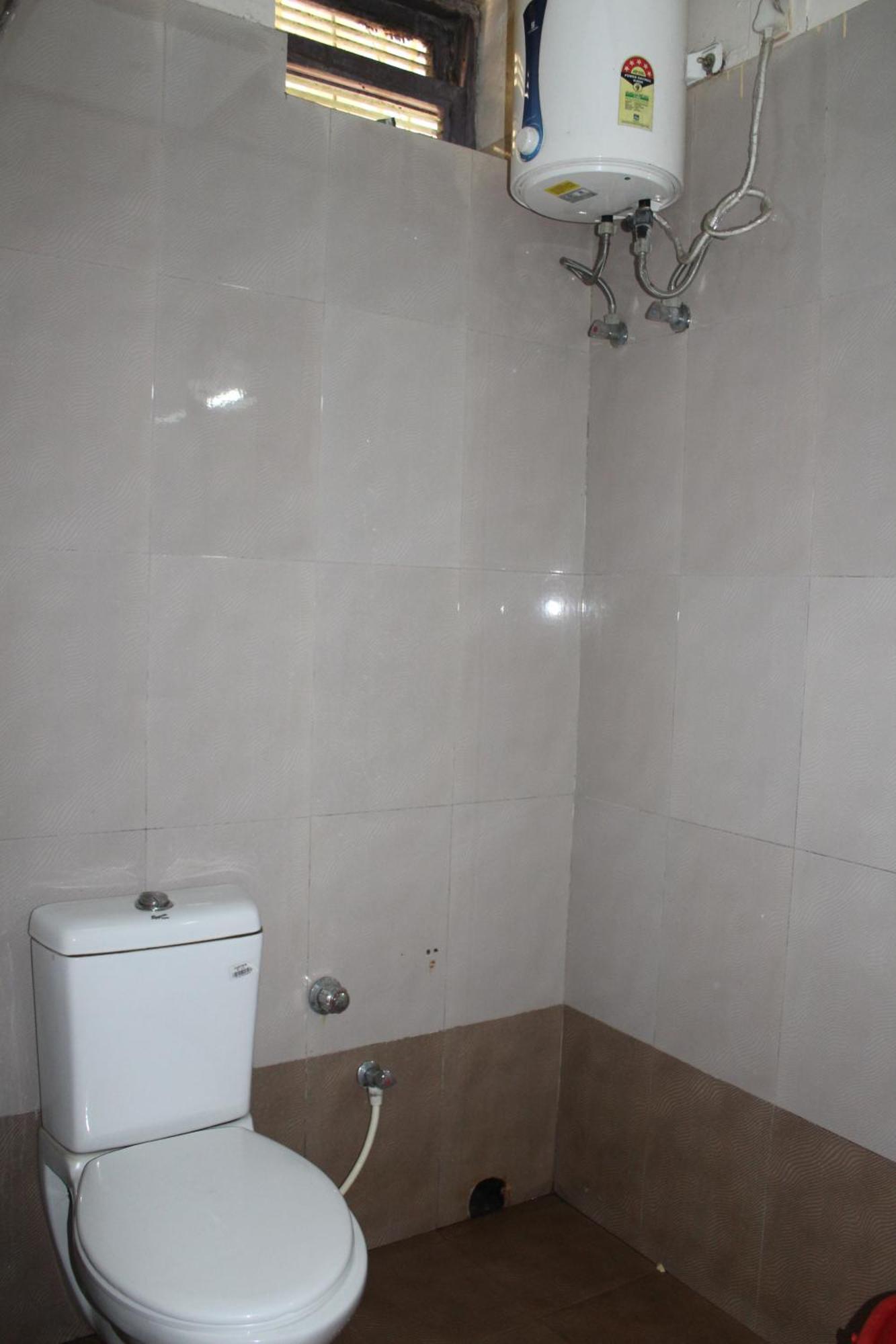 Gokul Plaza Hotell Bhubaneswar Exteriör bild
