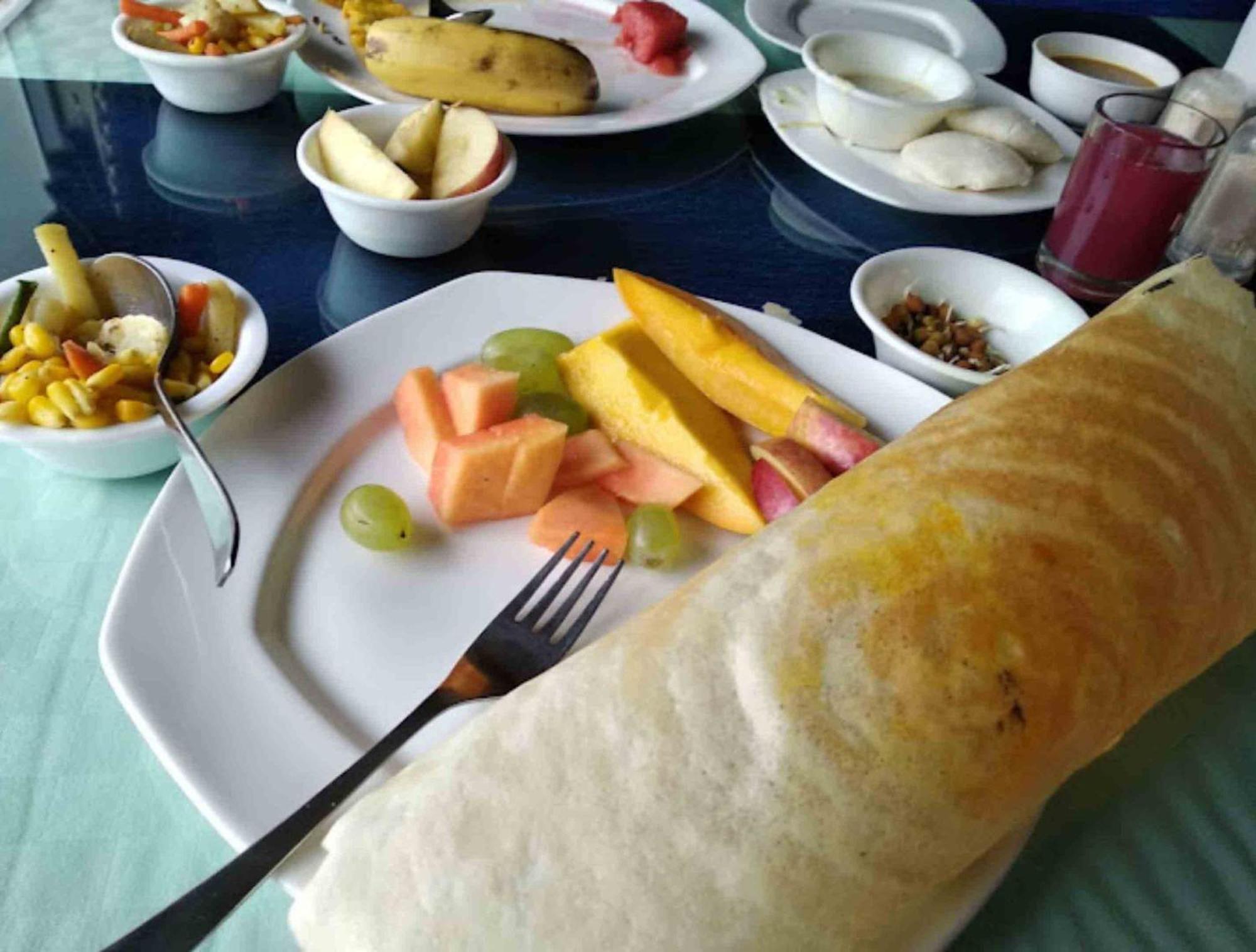 Gokul Plaza Hotell Bhubaneswar Exteriör bild