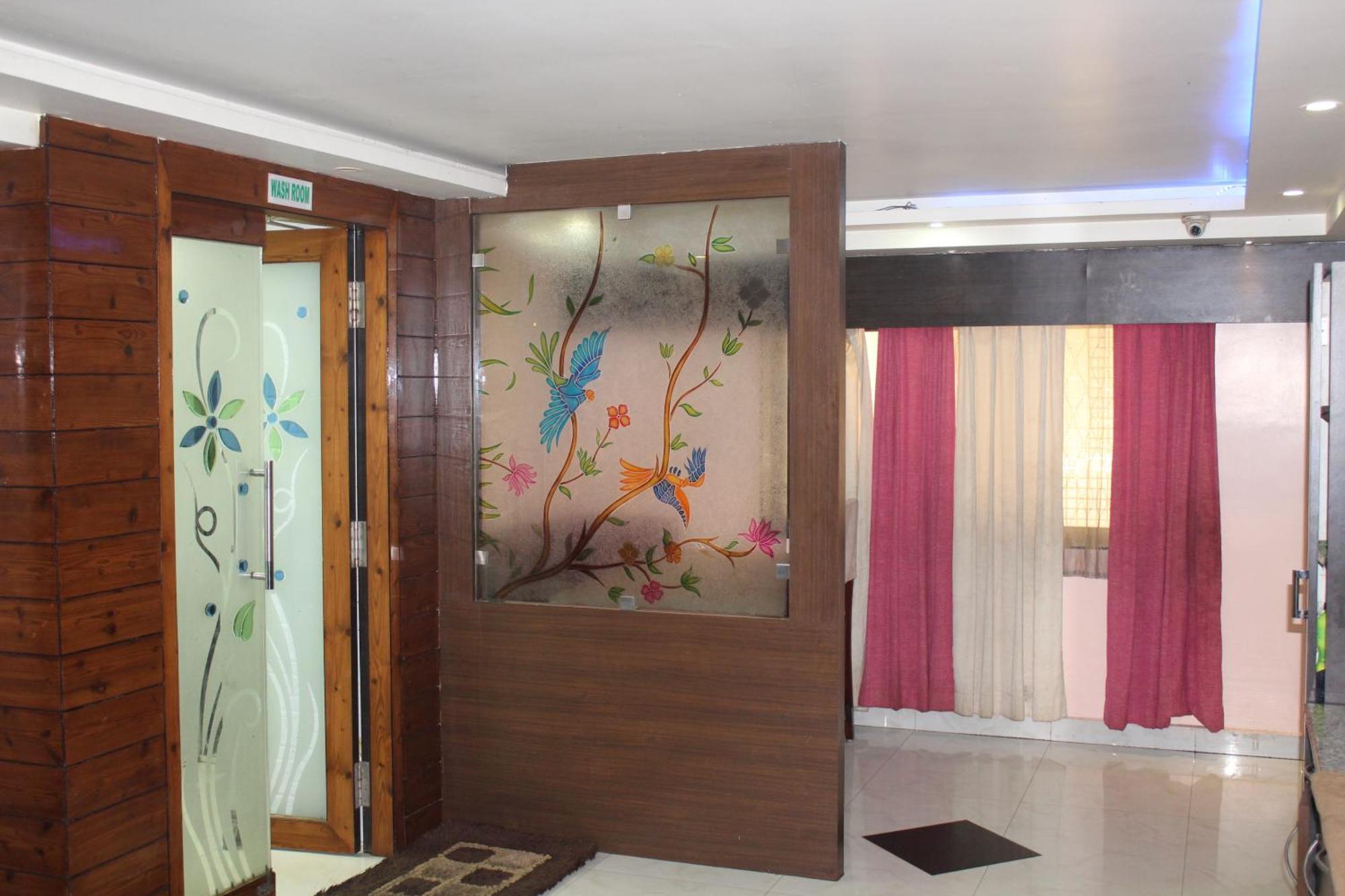 Gokul Plaza Hotell Bhubaneswar Exteriör bild