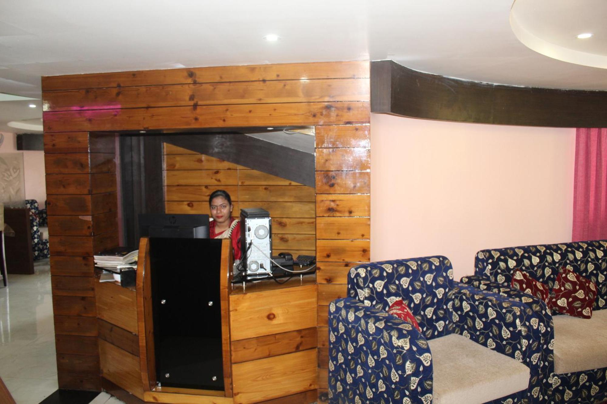 Gokul Plaza Hotell Bhubaneswar Exteriör bild