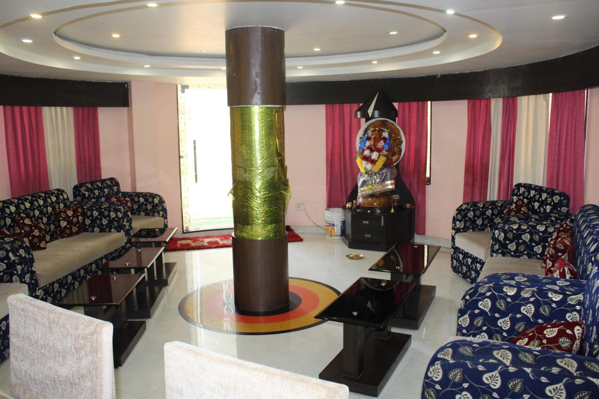 Gokul Plaza Hotell Bhubaneswar Exteriör bild