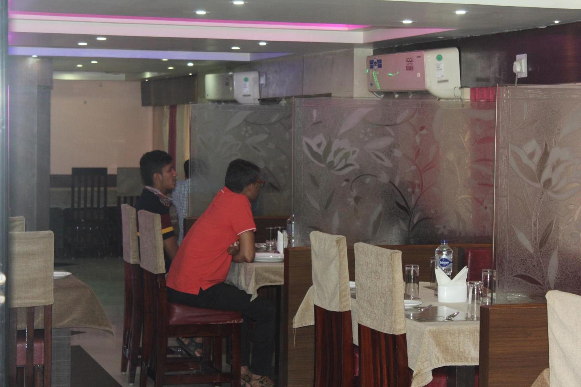 Gokul Plaza Hotell Bhubaneswar Exteriör bild