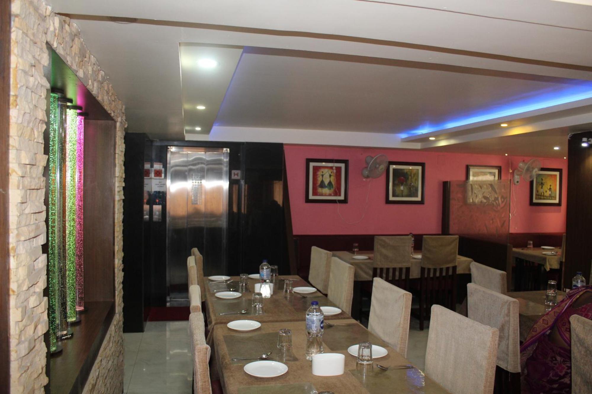 Gokul Plaza Hotell Bhubaneswar Exteriör bild